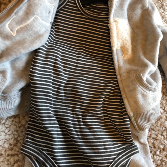 Carters Three Piece Set - Picture 3 of 4